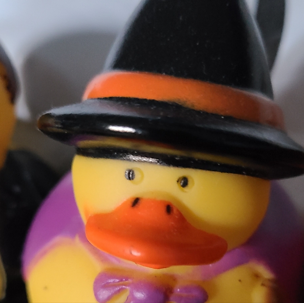 Lot Of 5 RUBBER DUCKIES - Picture 5 of 8